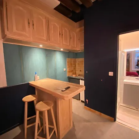 6em Apartment Paris