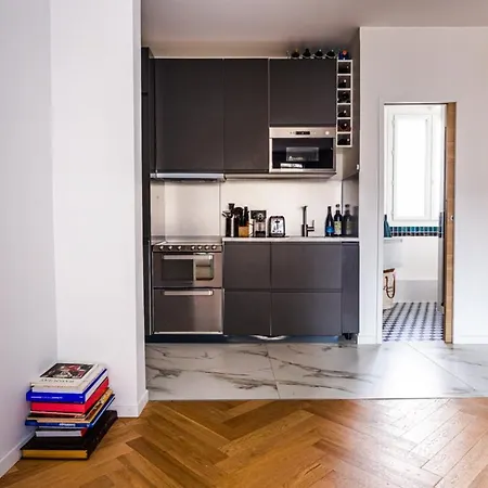 Апартаменты Charming Apt In The Heart Of Paris
