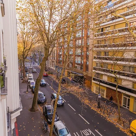 Апартаменты Charming Apt In The Heart Of Paris